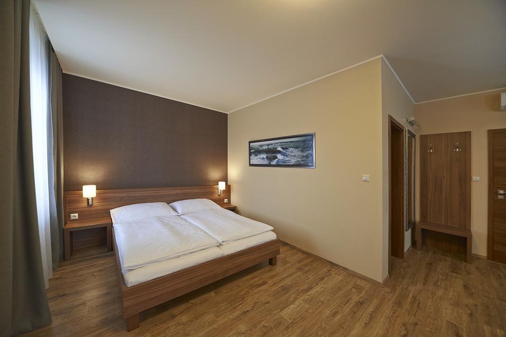 Penzion Club Skalica Exteriör bild